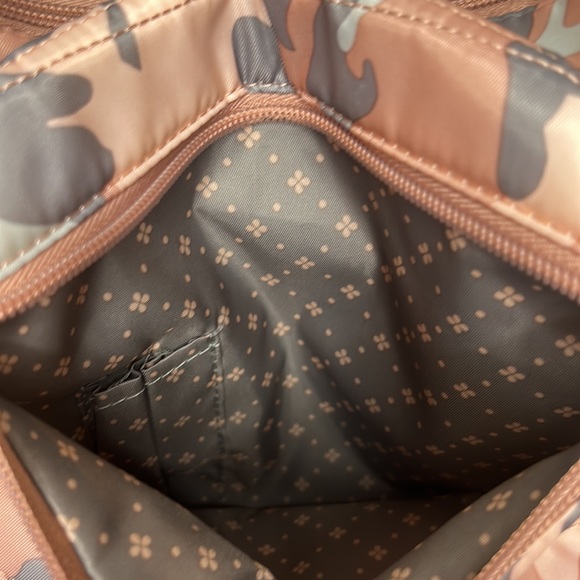 Lug Zipliner 2 Medium Tote - Picture 6 of 10